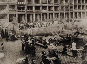 1922年香港海員罷工結束後的歷史照片，展示工人慶祝勝利的場景